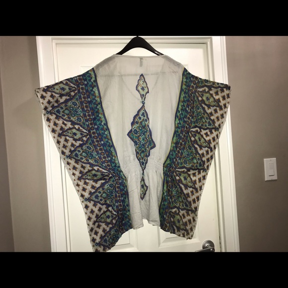 2/$20 🛍 Patterned Cynthia Rowley Tunic - Picture 4 of 6